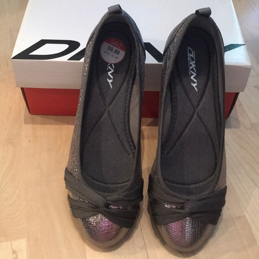 DKNY ballet flat. NWT